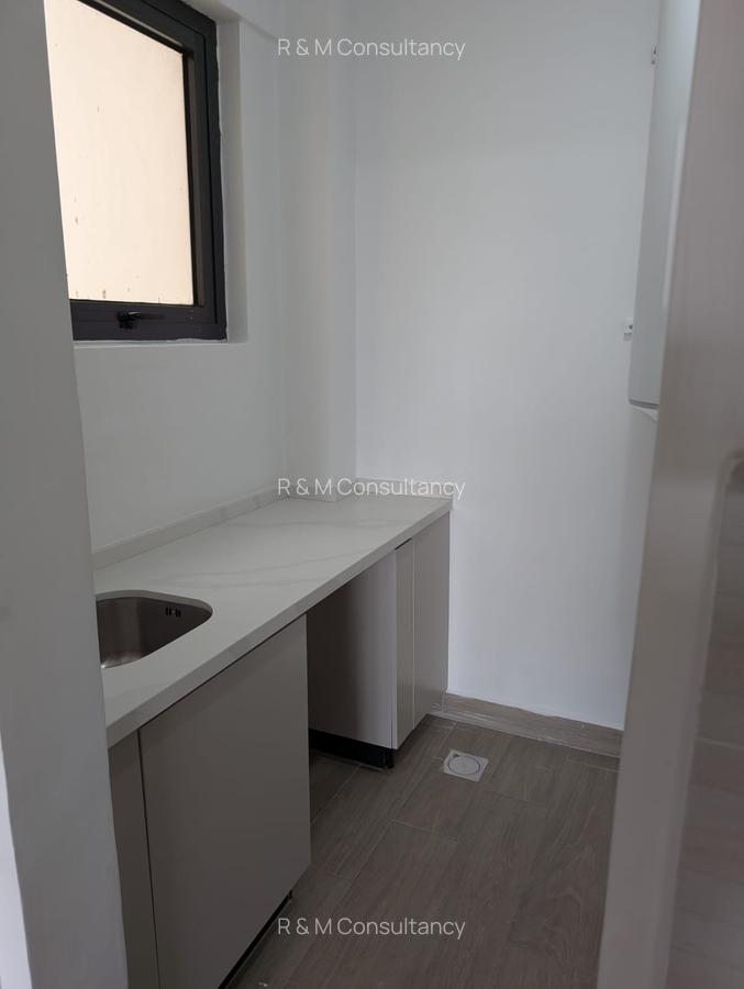 3 Bed Apartment with En Suite at Riverside Square - 4