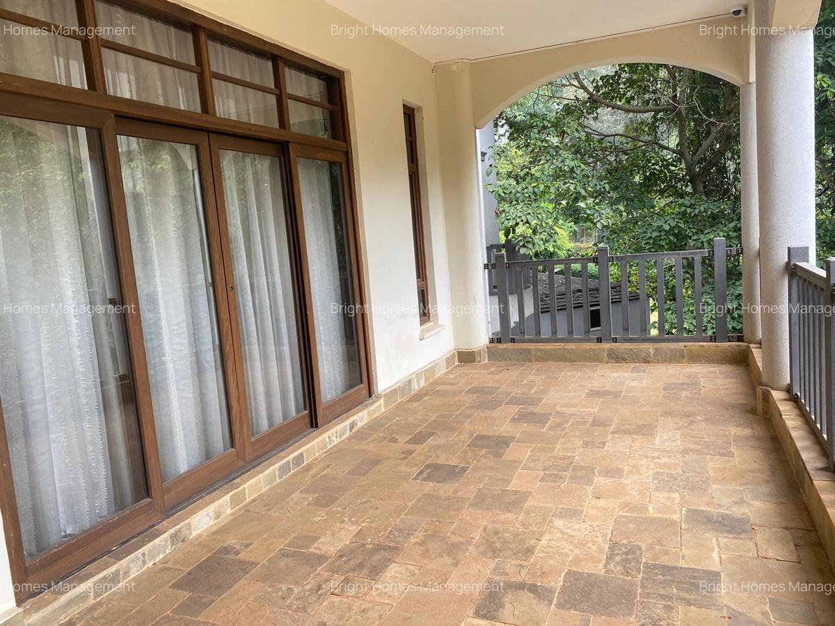 5 Bed Villa with En Suite in Spring Valley - 18