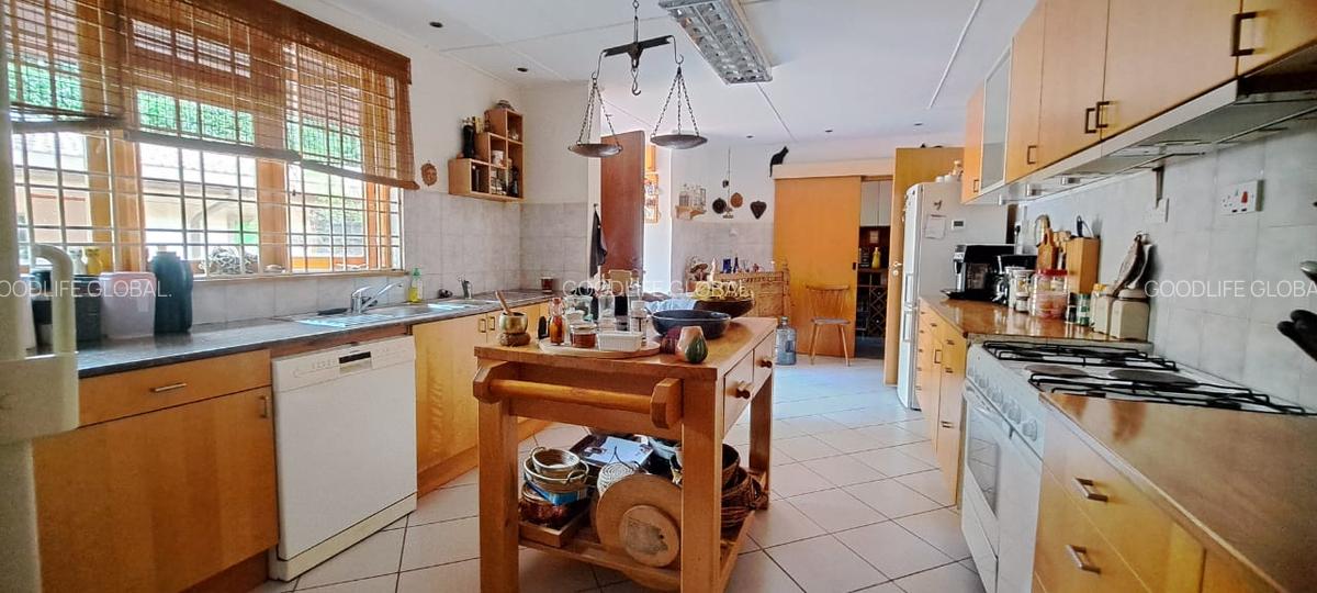 2 Bed House with En Suite at Rosslyn - 9