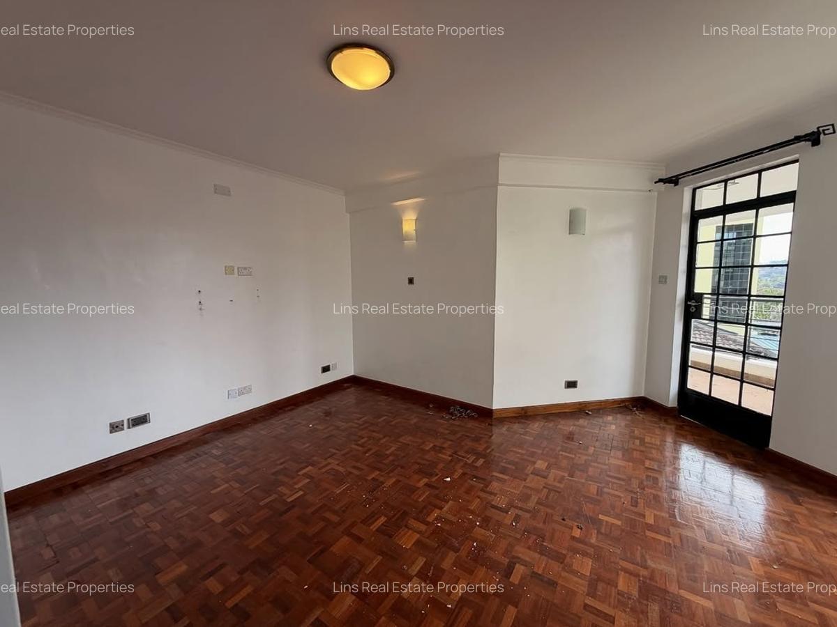 5 Bed Townhouse with En Suite in Lavington - 14