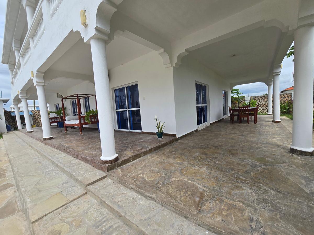 6 Bed House with En Suite in Watamu - 4