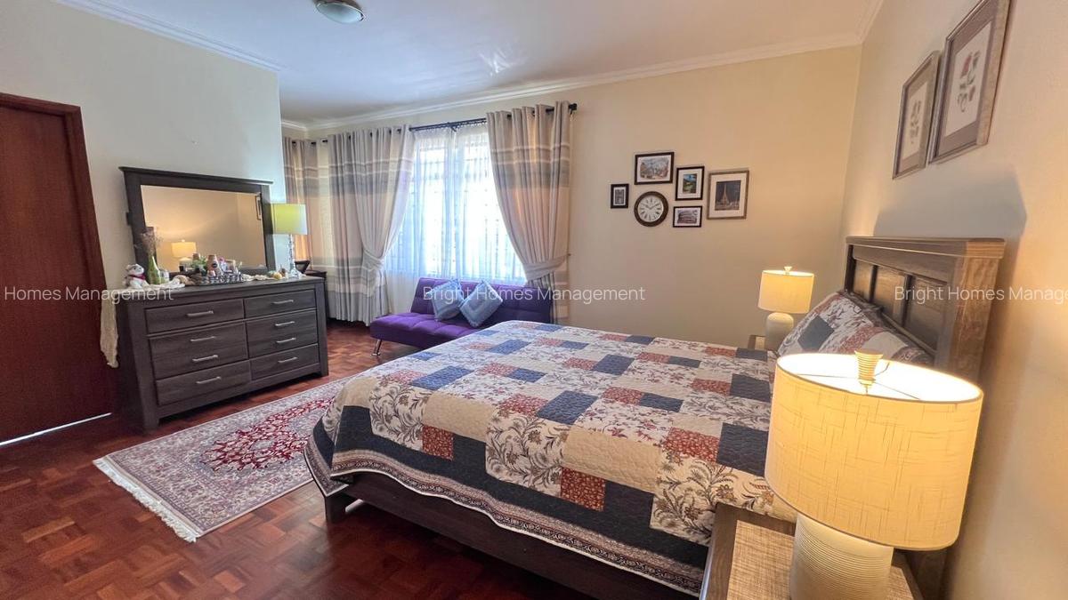 5 Bed Villa with En Suite in Lake View - 8