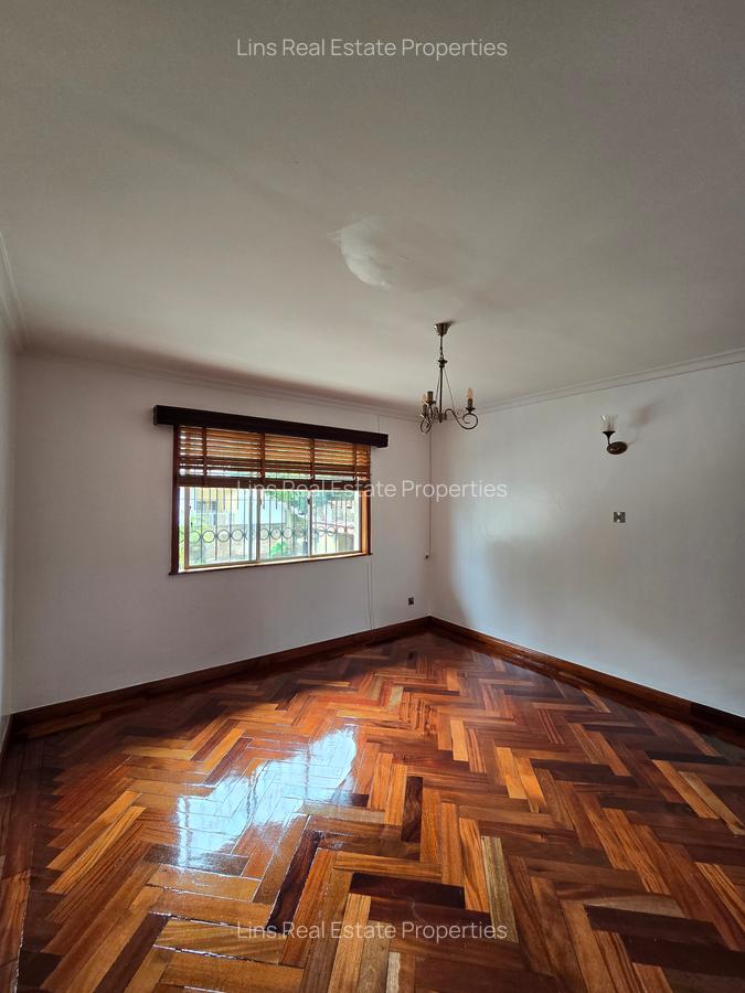 4 Bed Townhouse with En Suite in Kitisuru - 13