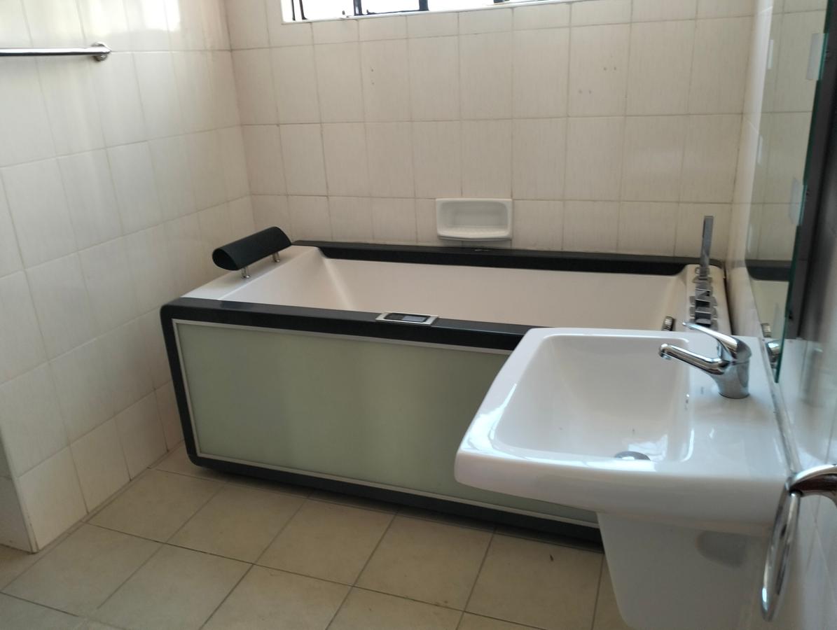 5 Bed Townhouse with En Suite in Kileleshwa - 20