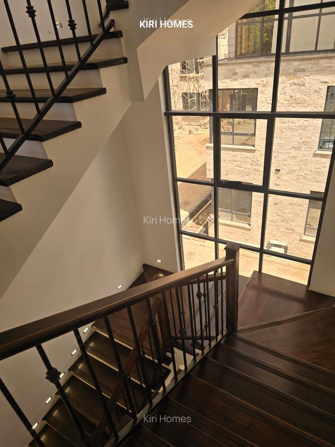 5 Bed Townhouse with En Suite in Lavington - 19