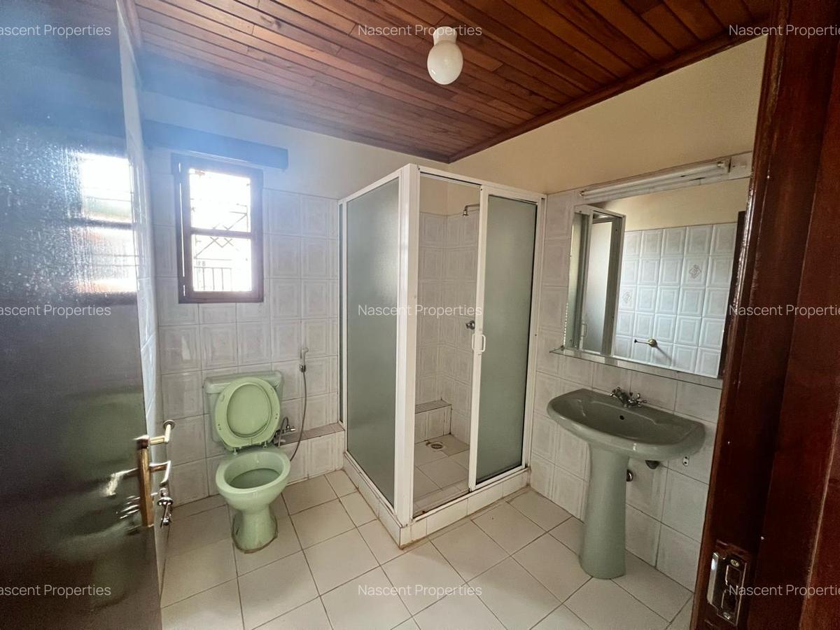 4 Bed Townhouse with En Suite in Spring Valley - 9