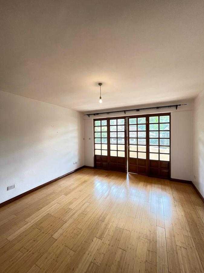 3 Bed Apartment with En Suite in Lavington - 10