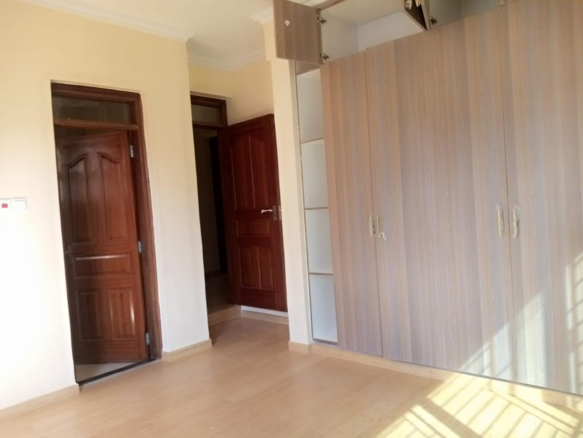 5 Bed House with En Suite in Lavington - 8