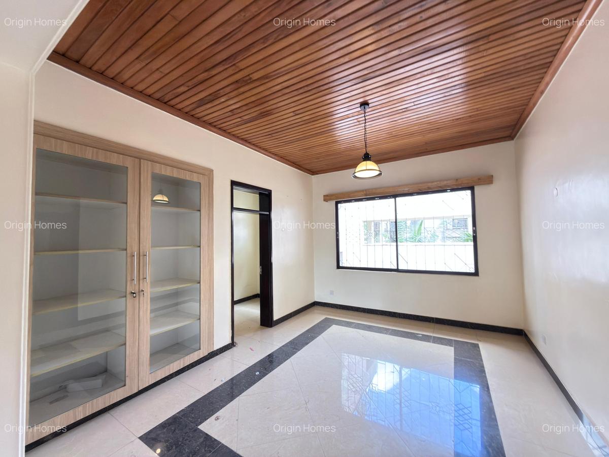 4 Bed Apartment with En Suite at Rhapta Road - 4