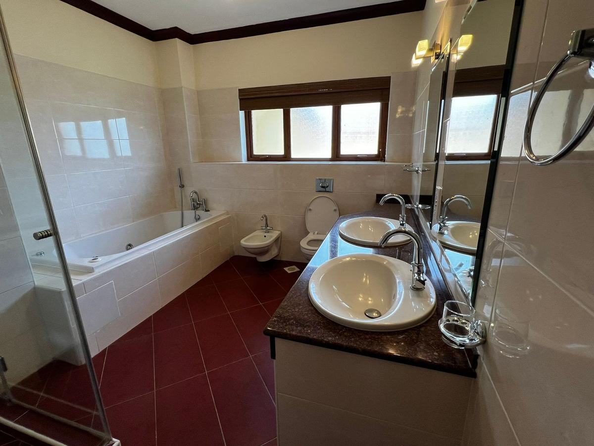 4 Bed Villa with En Suite at Westlands - 7