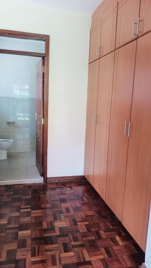 5 Bed Townhouse with En Suite in Lavington - 19