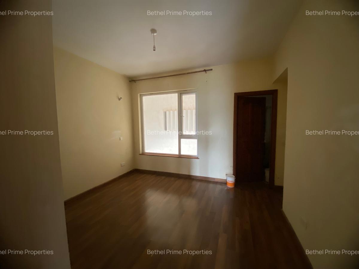 4 Bed Apartment with En Suite in Parklands - 4