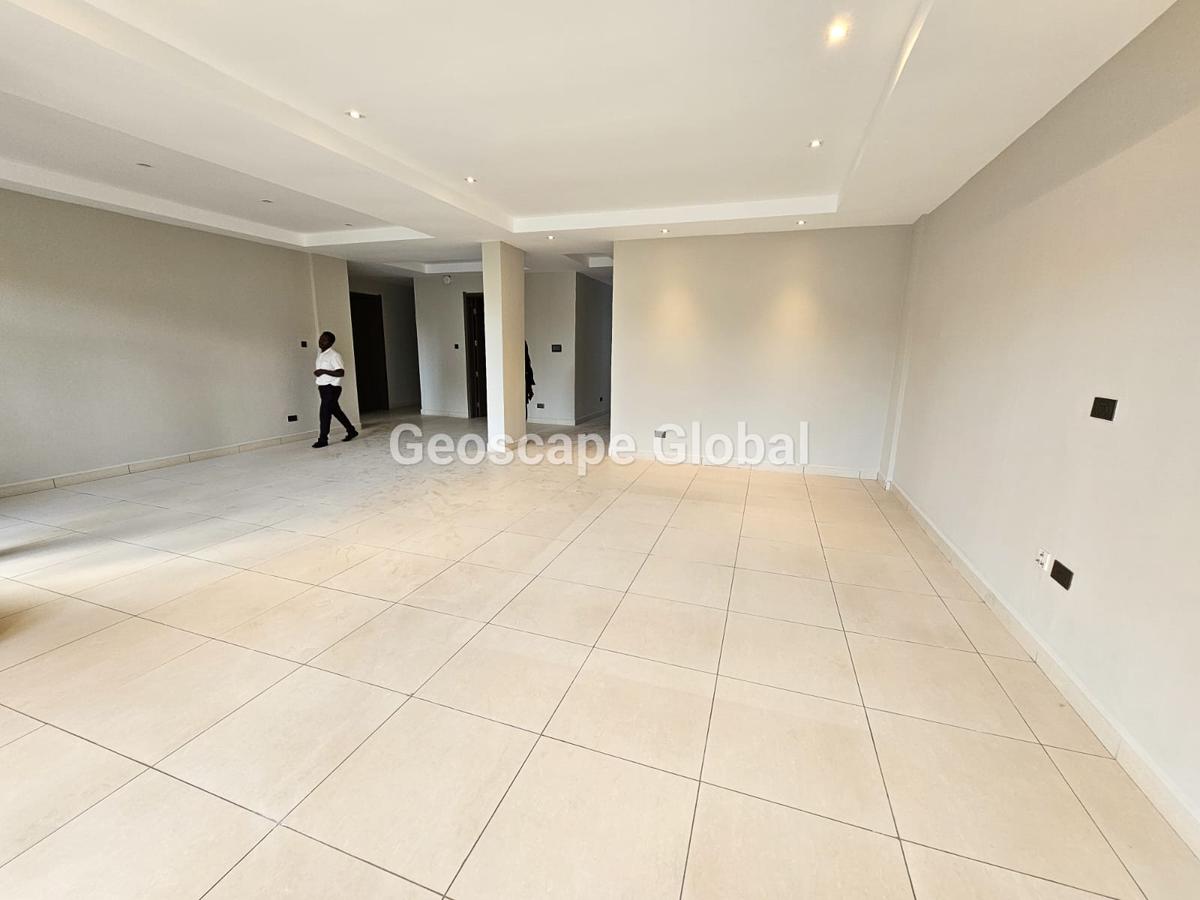 3 Bed Apartment with En Suite in Riverside - 10
