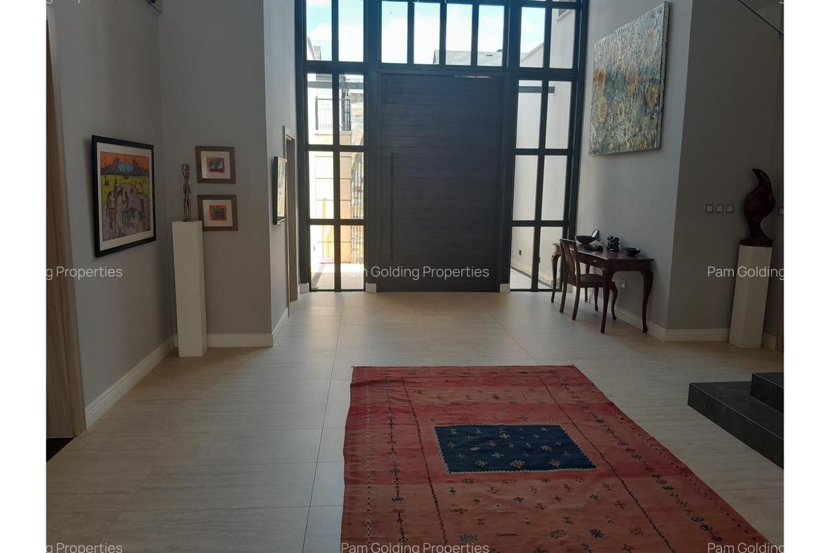 6 Bed Villa with En Suite at Palm Valley - 18