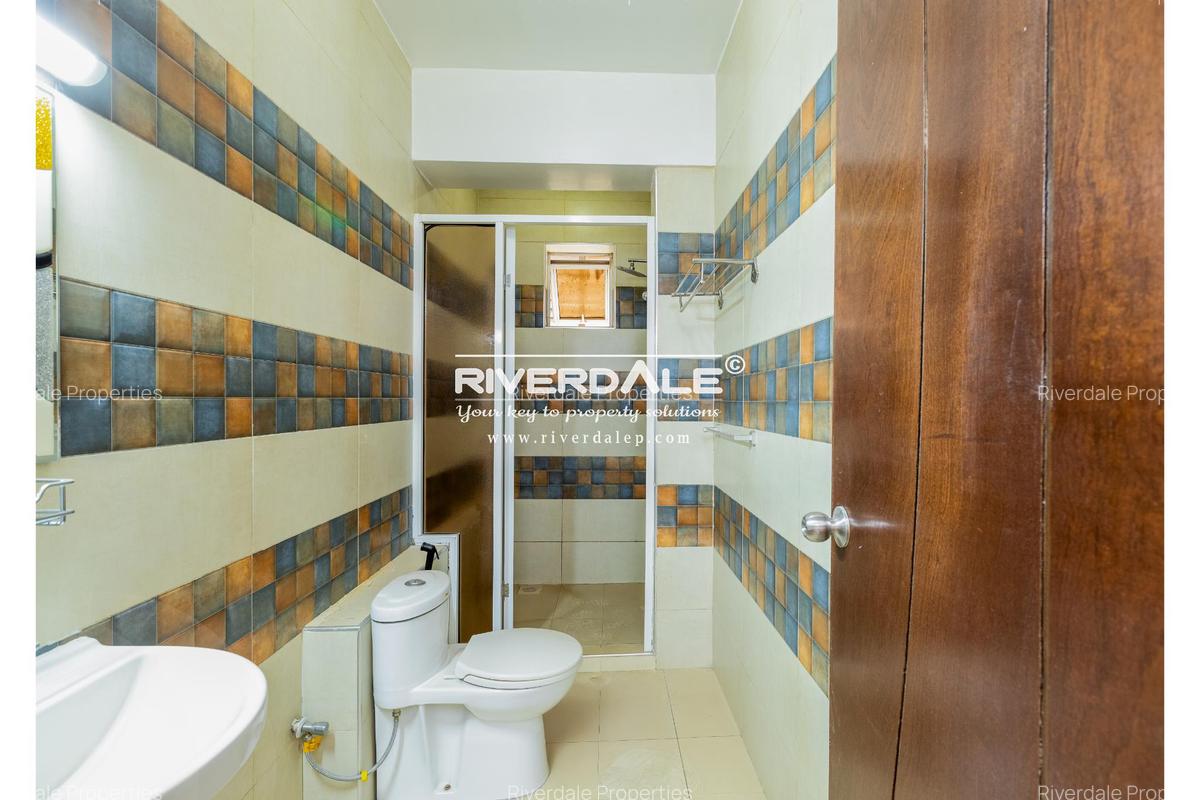 4 Bed Apartment with En Suite in Parklands - 10