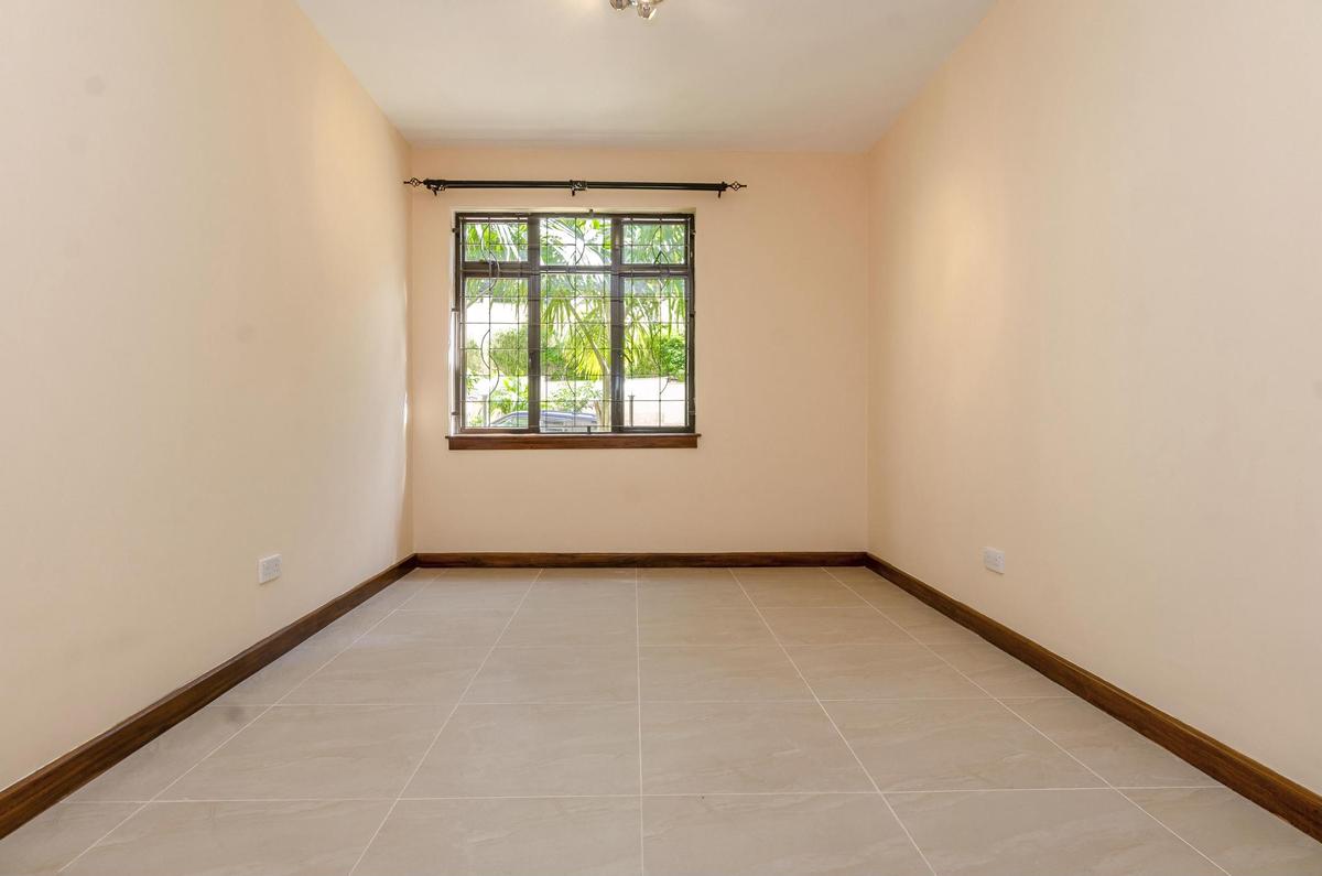 2 Bed Apartment with Swimming Pool at Riverside Drive - 8