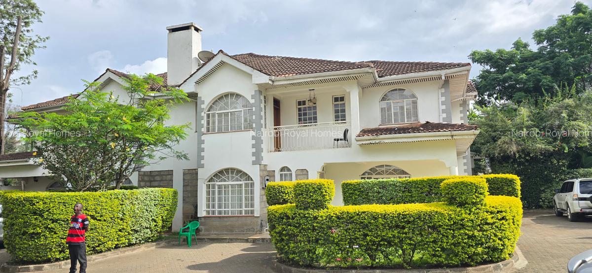 5 Bed Townhouse with En Suite at Off Convent Drive - 2