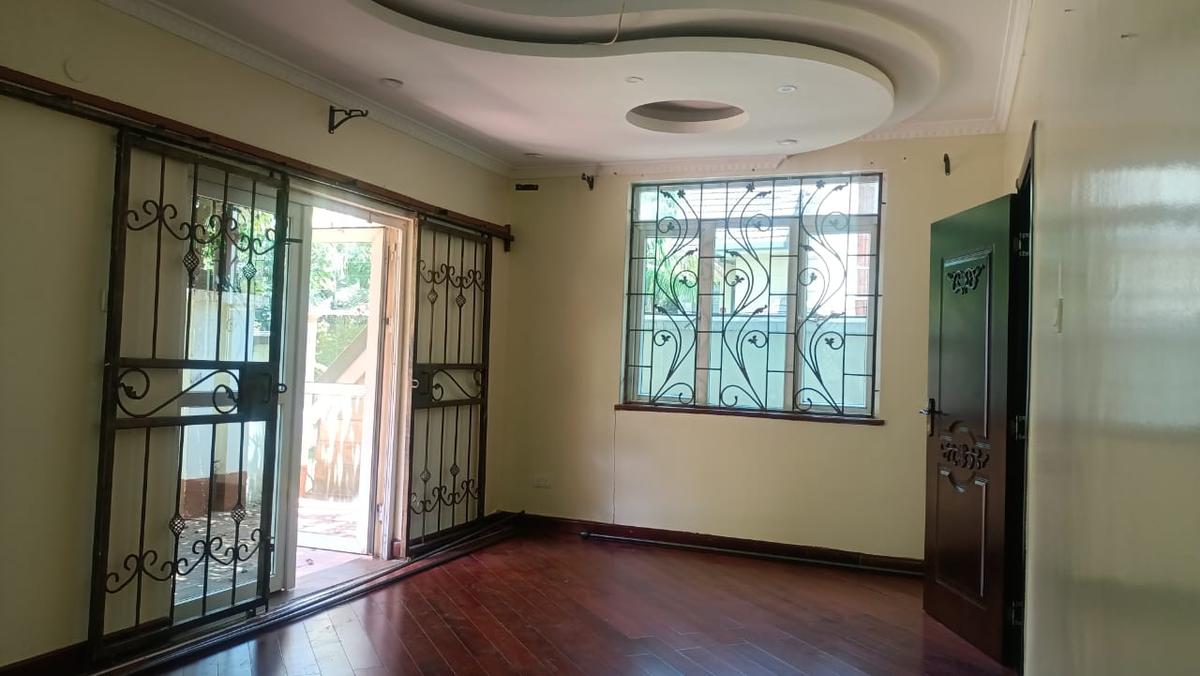 5 Bed Townhouse with En Suite in Lavington - 1