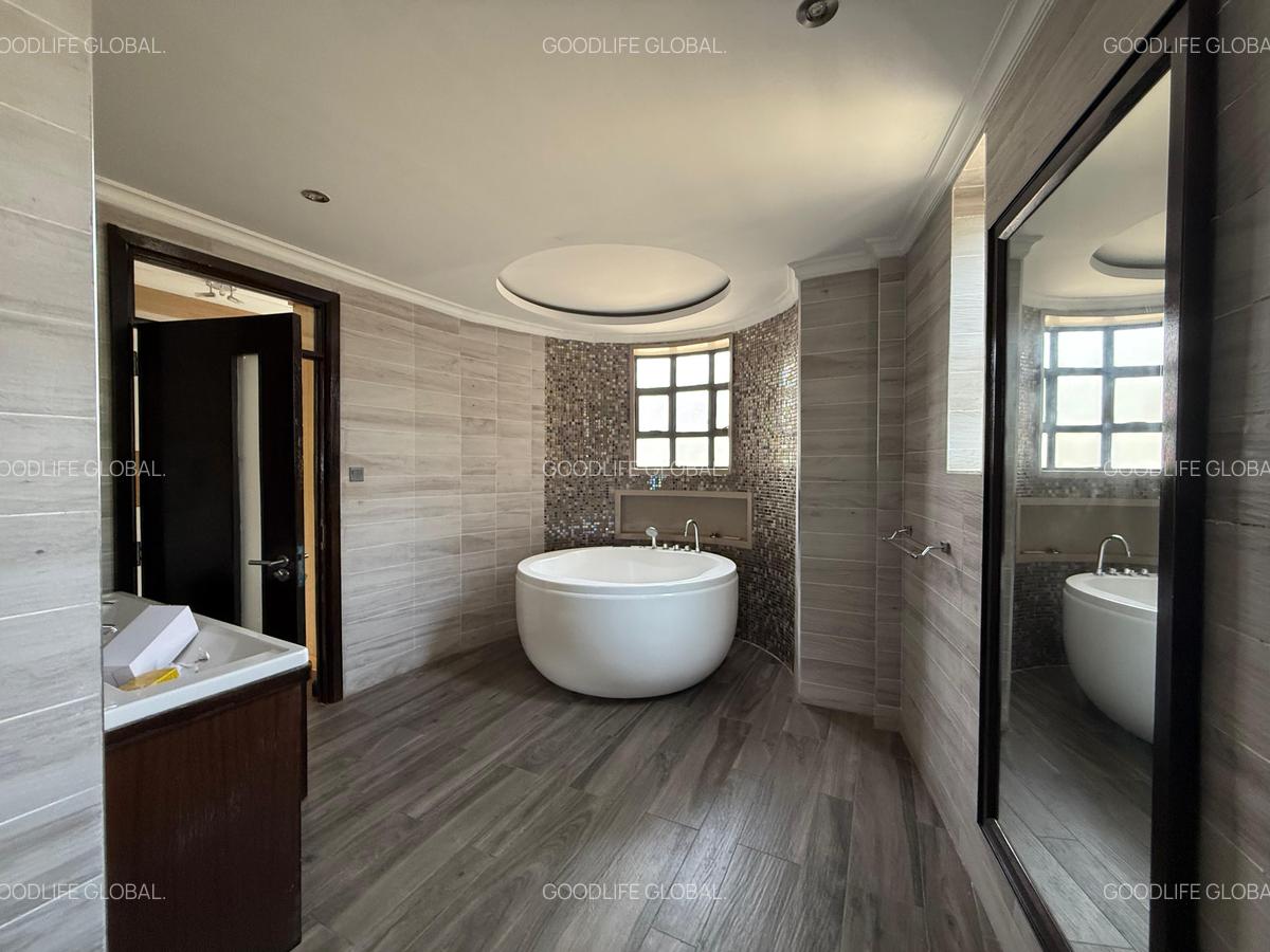 5 Bed Villa with En Suite at Lavington - 20