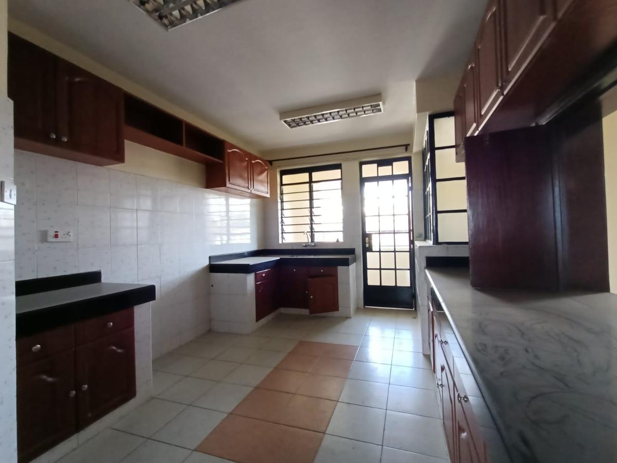 3 Bed Apartment with En Suite at Mandera Road - 11