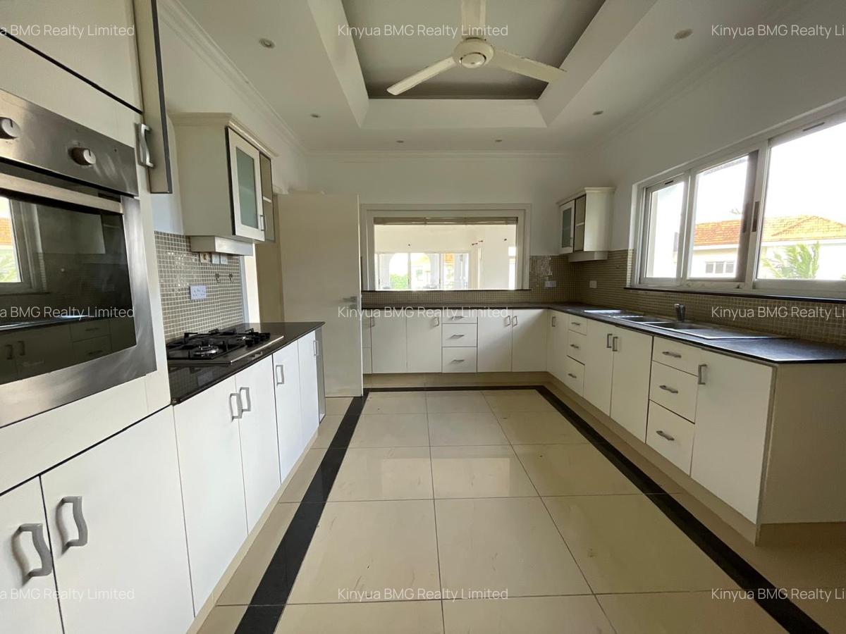 Serviced 3 Bed Apartment with En Suite in Nyali Area - 7