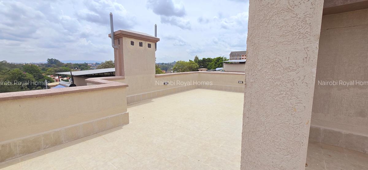 5 Bed Townhouse with En Suite at Lavington Road - 3