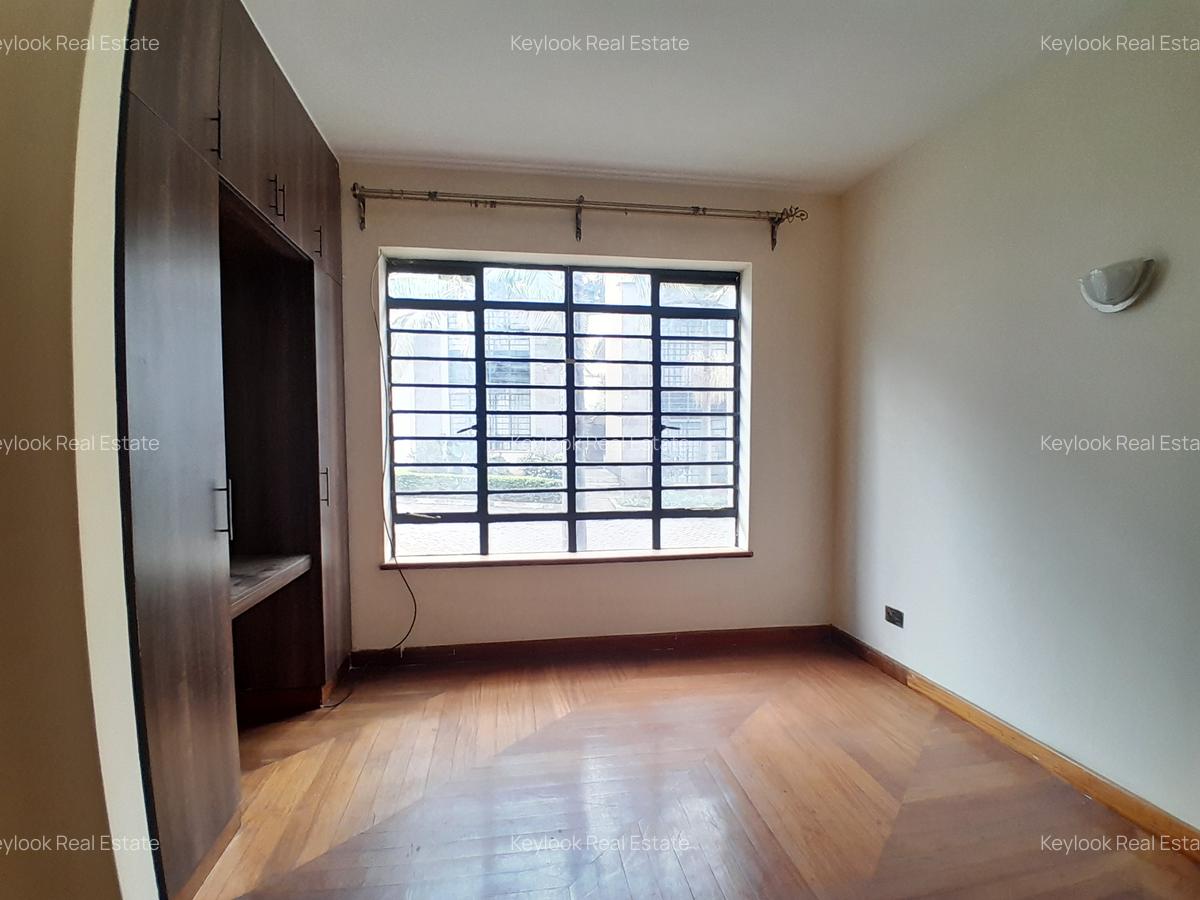 5 Bed Townhouse with En Suite at Lavington - 17