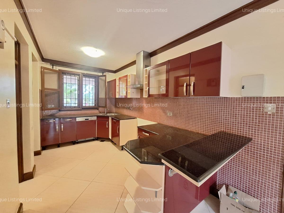 2 Bed Villa with En Suite in Hill View - 5