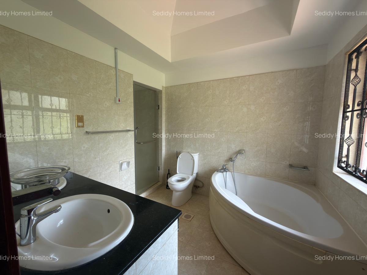 5 Bed Townhouse with En Suite in Runda - 19