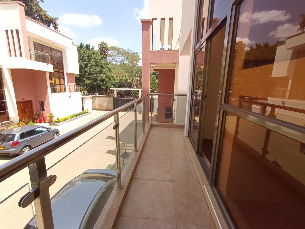 5 Bed House with En Suite in Lavington - 8