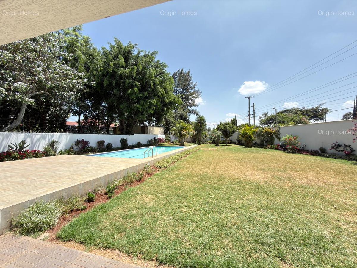 5 Bed House with En Suite in Runda - 2