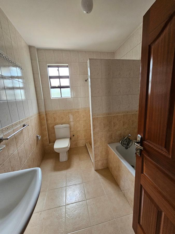 3 Bed Apartment with En Suite at Lavington - 4