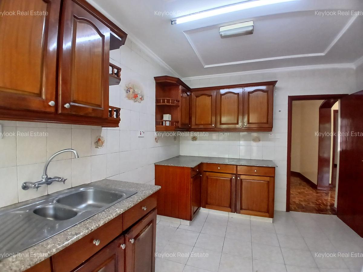 4 Bed Townhouse with En Suite at Lavington - 8