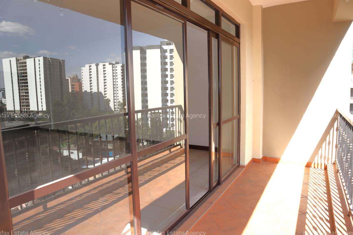 4 Bed Apartment with En Suite in Parklands - 13