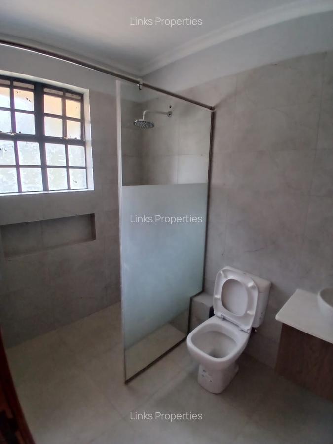 5 Bed Townhouse with En Suite at Karen - 12