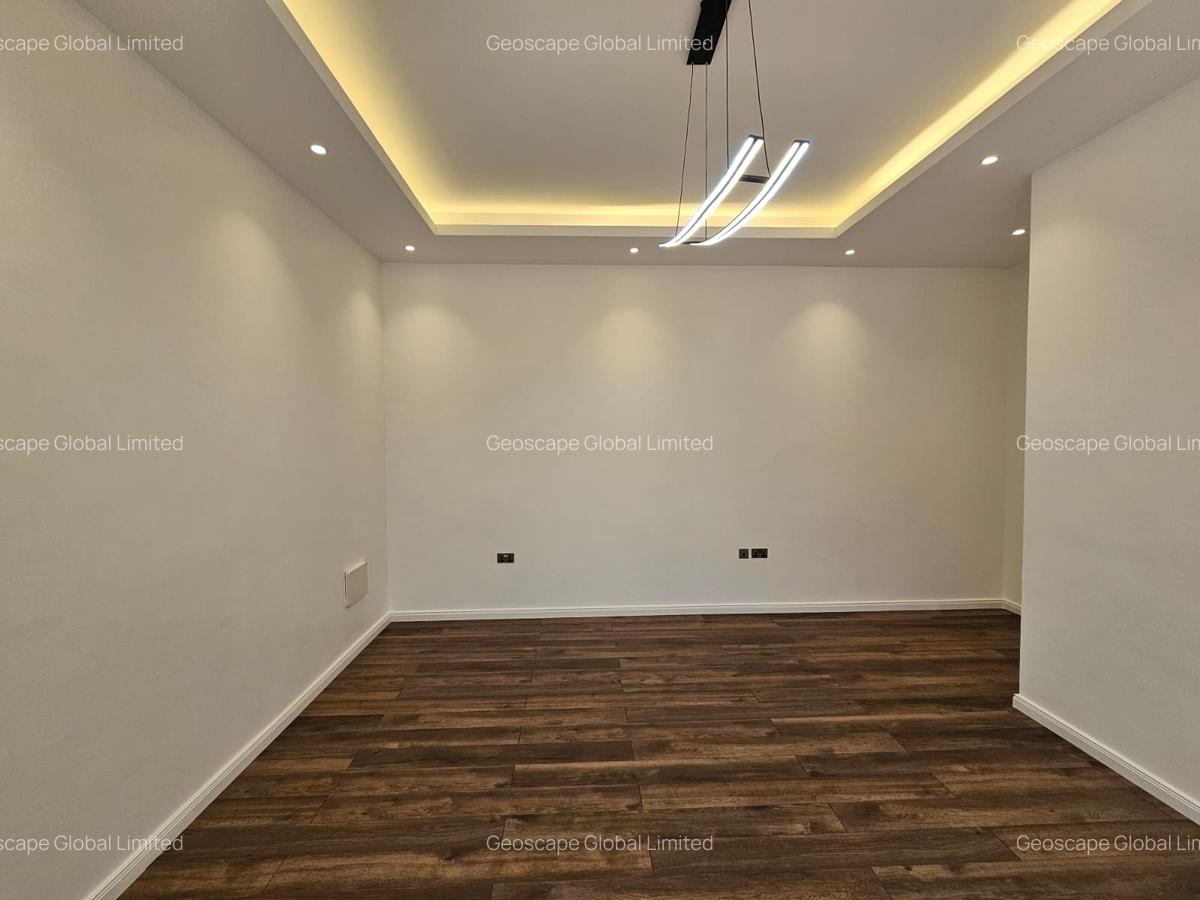 5 Bed House with En Suite in Lavington - 4