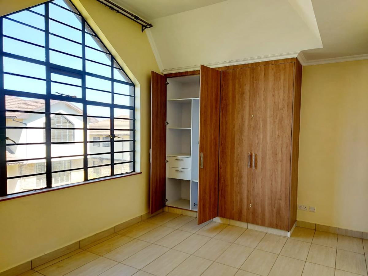 4 Bed Townhouse with En Suite at Edenville - 10