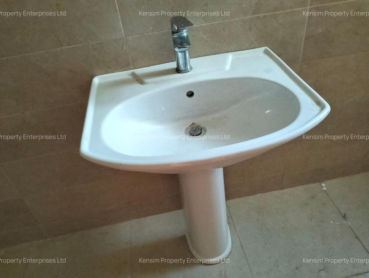 4 Bed Townhouse with En Suite in Lavington - 16