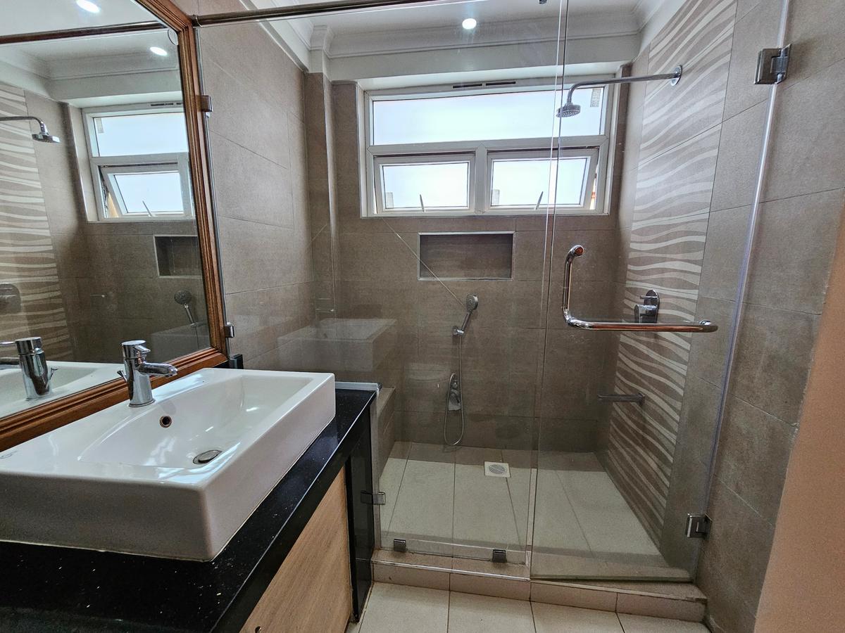 3 Bed Apartment with En Suite at Parkands - 11