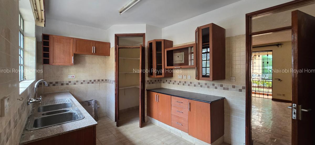 3 Bed Apartment with En Suite at Oak Wood 45 - 17