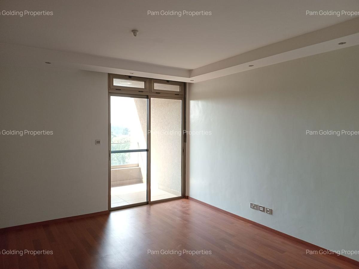 3 Bed Apartment with En Suite in Parklands - 9