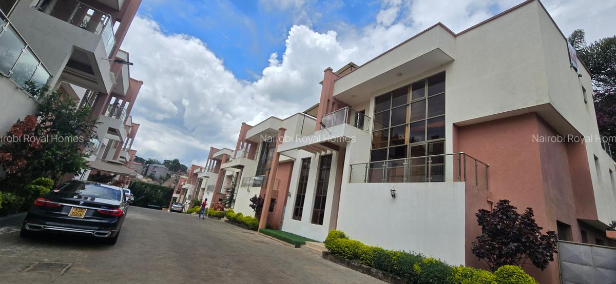 5 Bed Townhouse with En Suite at Lavington Green - 1
