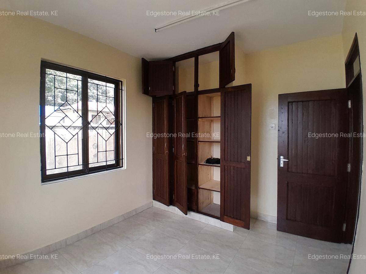 3 Bed Apartment with En Suite in Tudor - 4