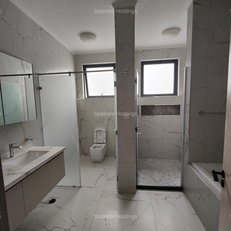 5 Bed Townhouse with En Suite in Lavington - 10