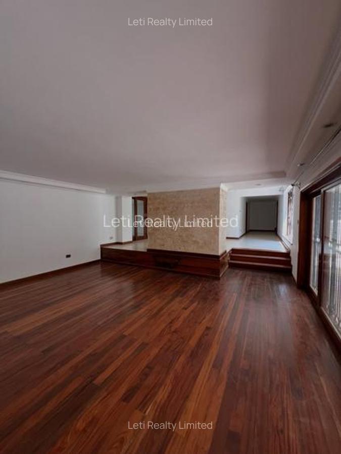 5 Bed Townhouse with En Suite in Lavington - 2