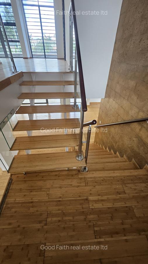 4 Bed House with En Suite in Garden Estate - 16