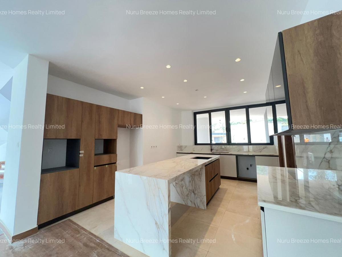 5 Bed House with En Suite in Nyari - 4