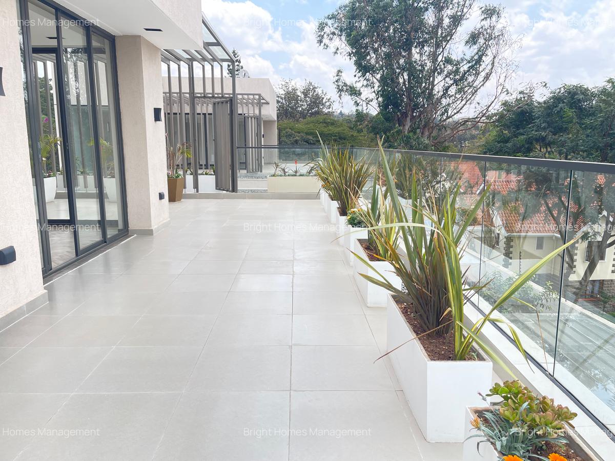 5 Bed Townhouse with En Suite in Lavington - 4