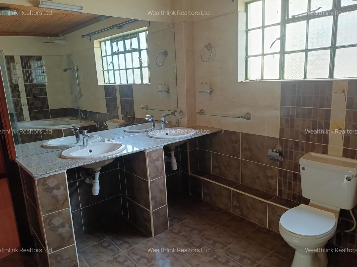 4 Bed Townhouse with En Suite at Lavington - 7