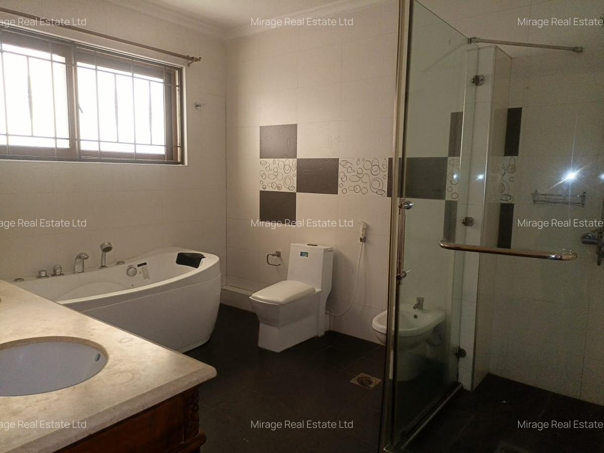 4 Bed Villa with En Suite in Lavington - 15